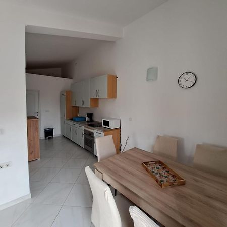 Apartments Maretic Mandre Bagian luar foto