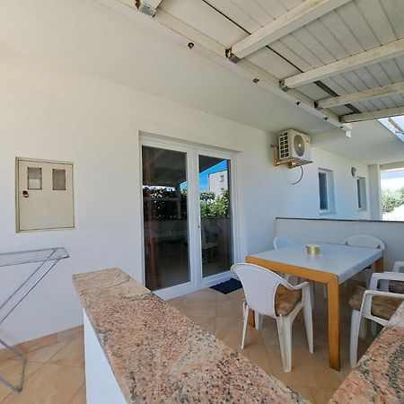 Apartments Maretic Mandre Bagian luar foto