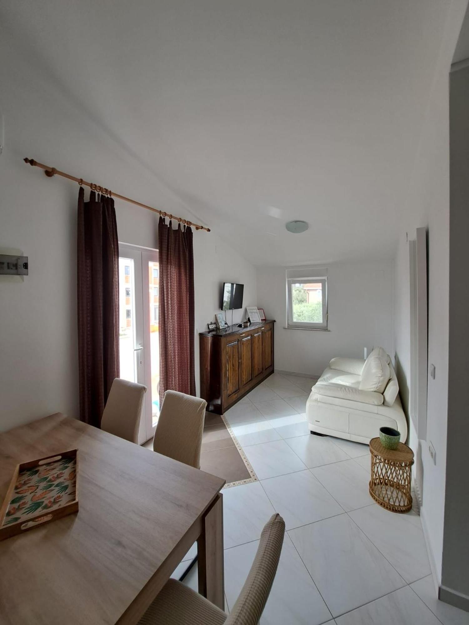 Apartments Maretic Mandre Bagian luar foto