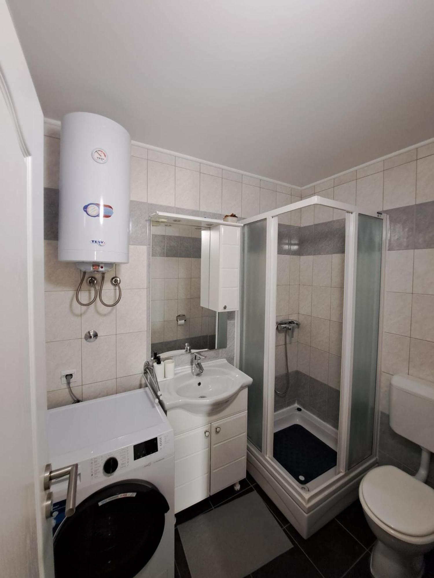 Apartments Maretic Mandre Bagian luar foto