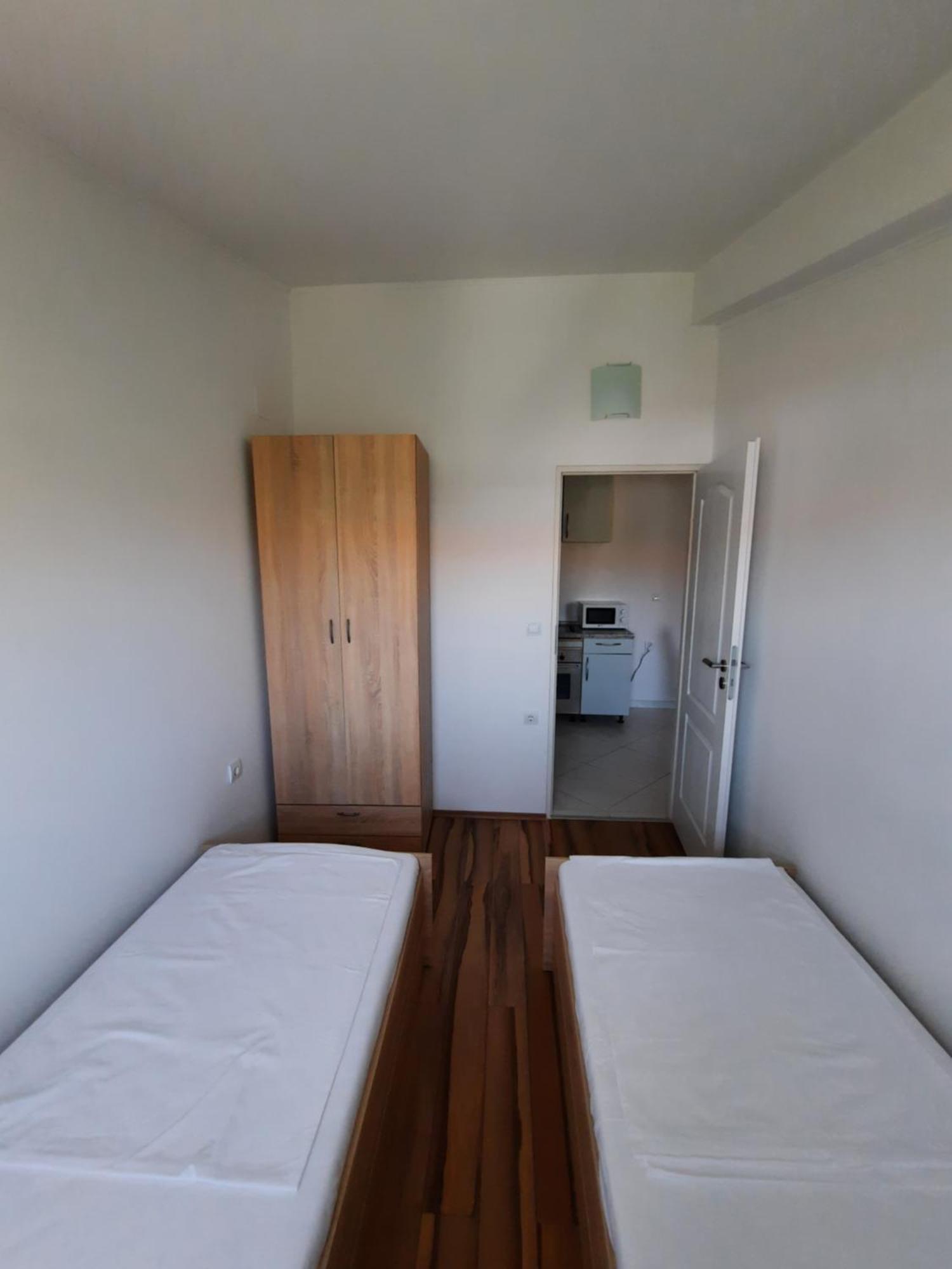 Apartments Maretic Mandre Bagian luar foto