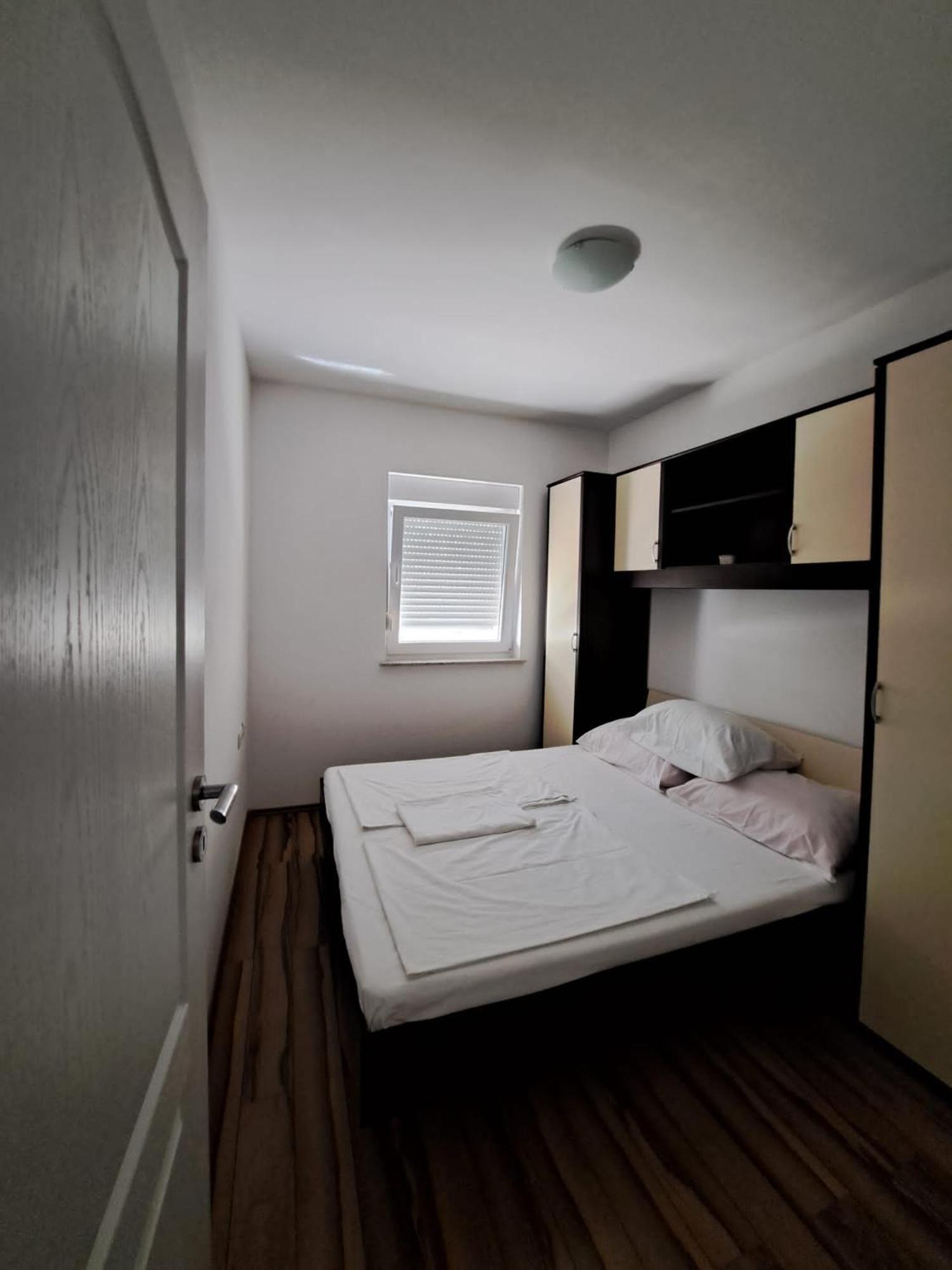 Apartments Maretic Mandre Bagian luar foto