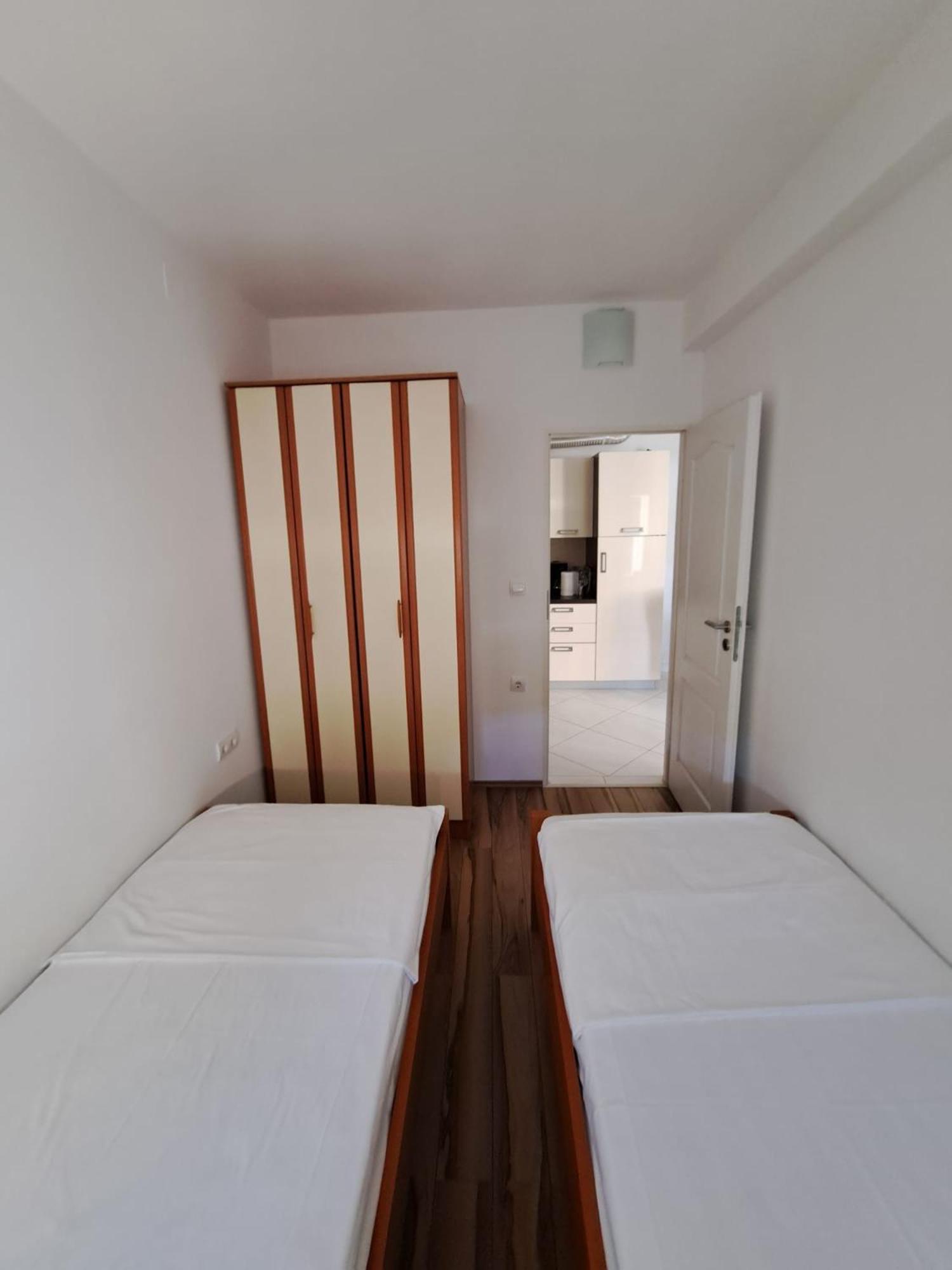 Apartments Maretic Mandre Bagian luar foto