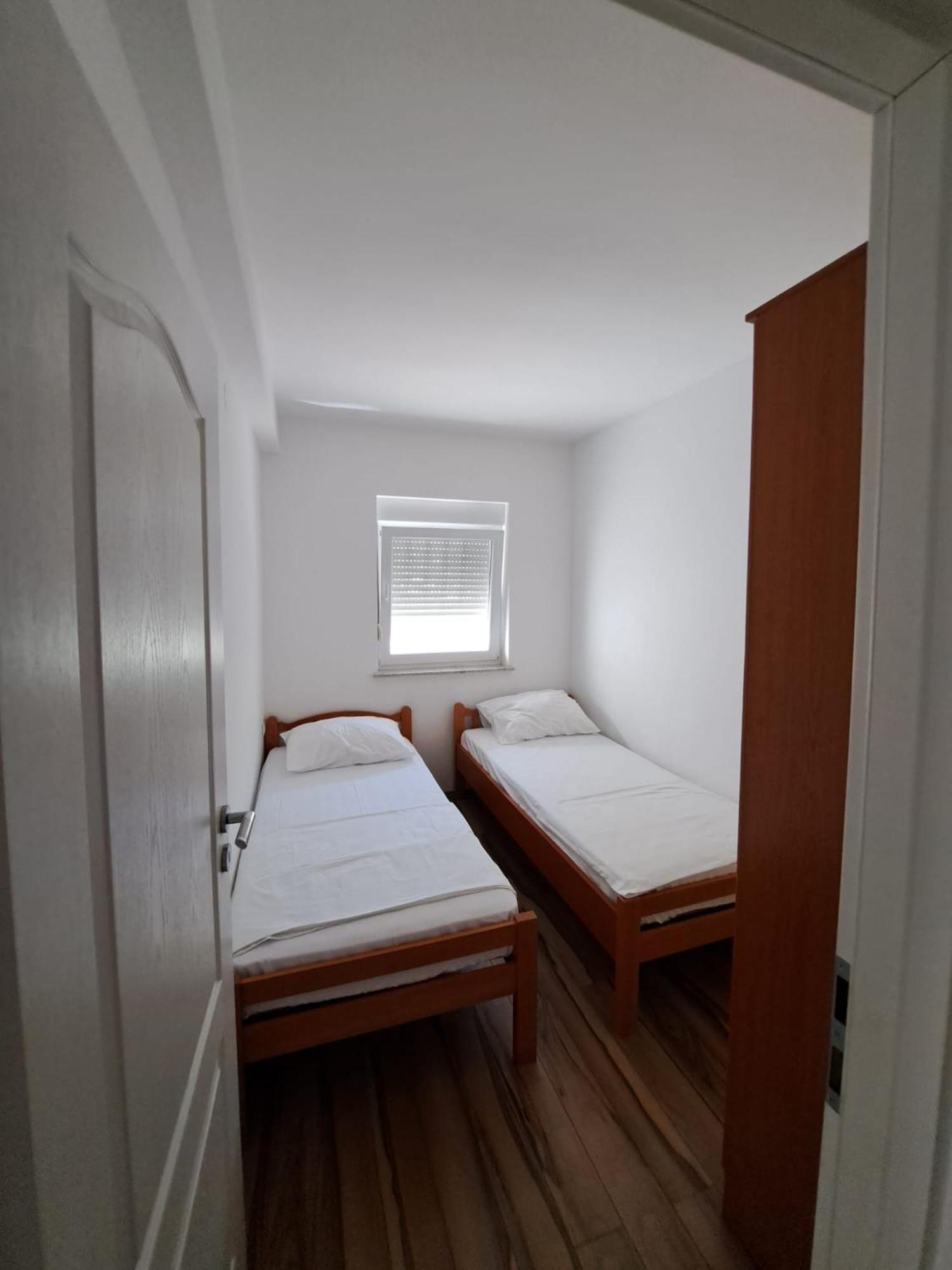 Apartments Maretic Mandre Bagian luar foto